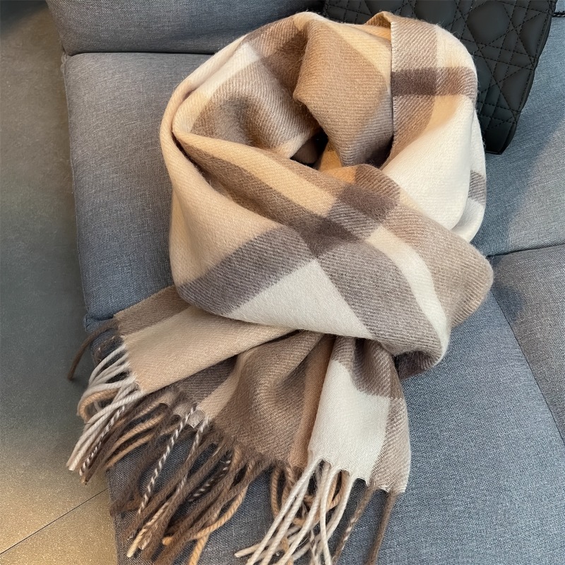 Un'esclusiva sciarpa e un foul - Travel Accessories As Gifts recensione e prezzo