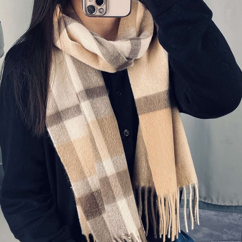 Un'esclusiva sciarpa e un foul - Travel Accessories As Gifts recensione e prezzo
